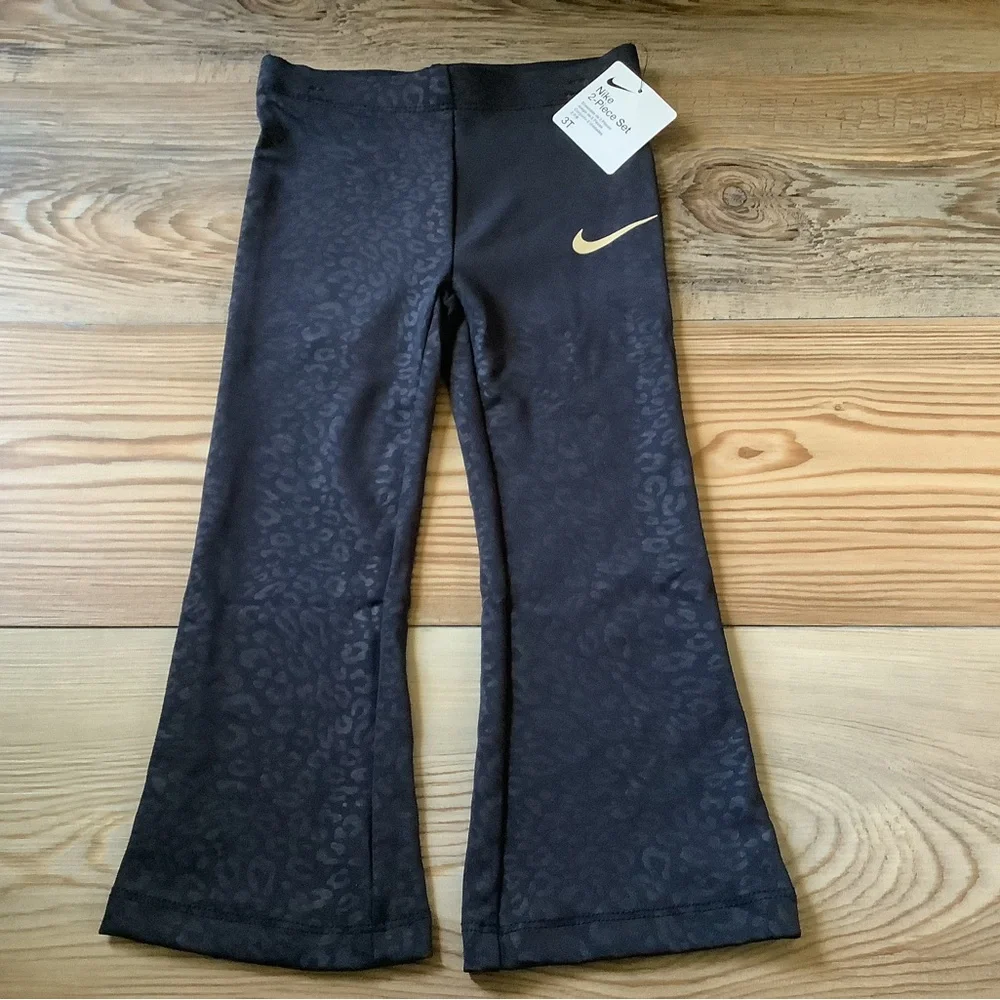 Nike girls sweatshirt & flare leggings set size 2T Or 3T(NWT)~PRICE IS FIRM~ - Picture 4 of 6